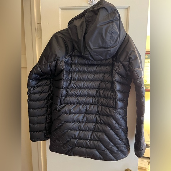 Light puffer jacket, barely worn, excellent condition - Picture 2 of 2